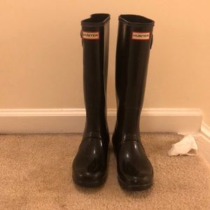 Black gloss hunter boots